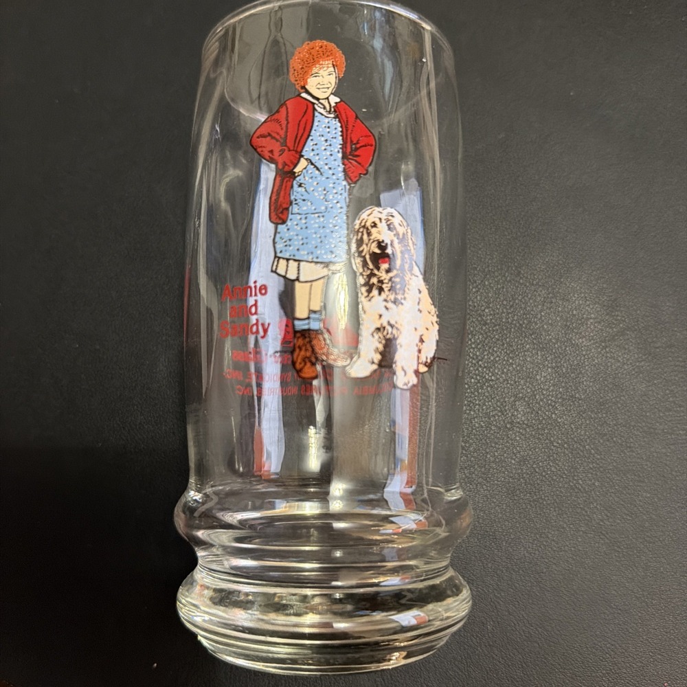 1982 Vintage Swensen's Collector Glass Annie and Sandy!